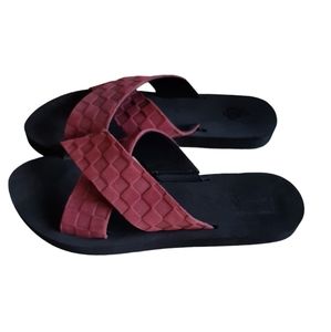 Woman's Van's Suede Cross Strap Sandals size 8